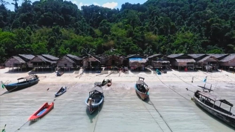 ภาพมุมสูงจากโดรน หมู่บ้านชาวประมง หมู่เกาะสุรินทร์ จ.พังงา