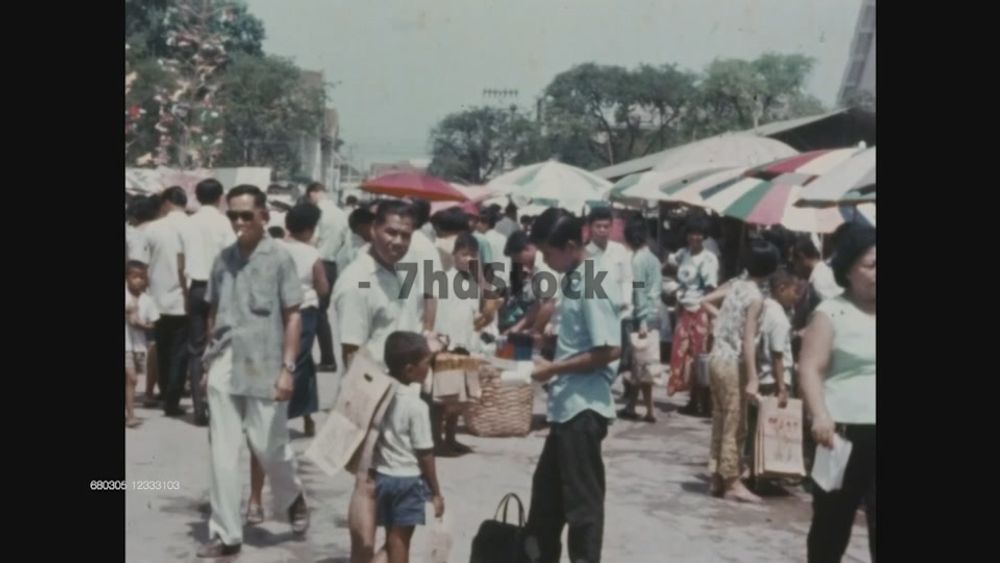 คนเดินตลาดนัดสนามหลวง ราคาสินค้าในปี 2511