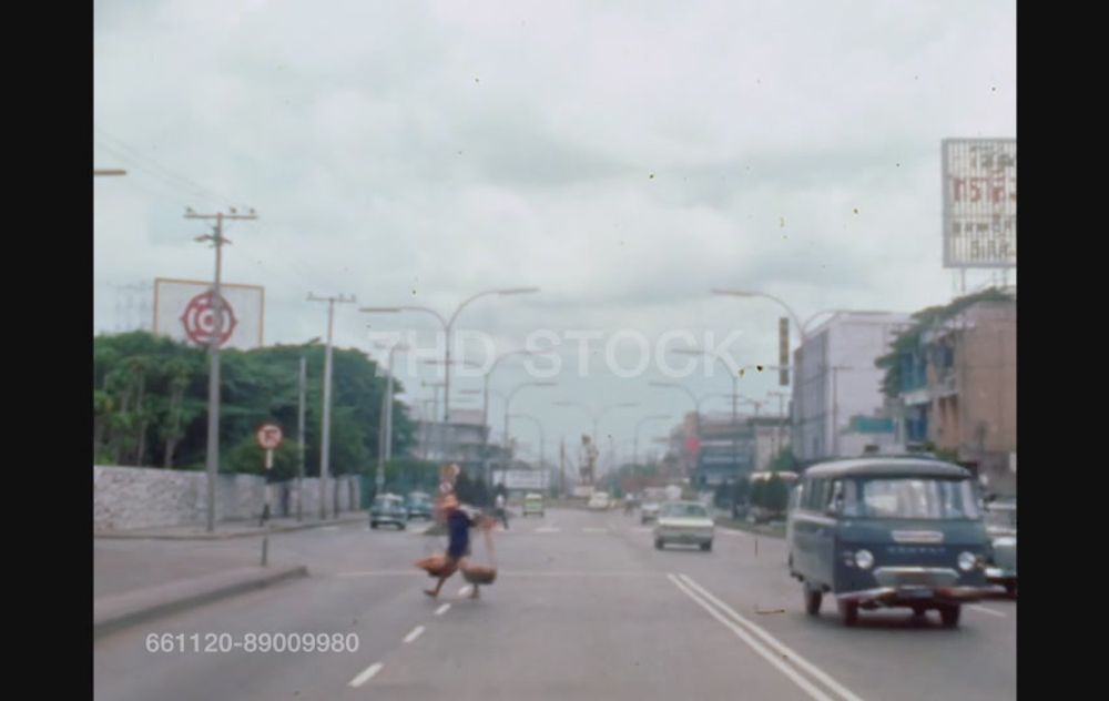 ป้ายต้อนรับ เปเล่ นักเตะในตำนาน บริเวณสี่แยกปทุมวัน ปี 2515