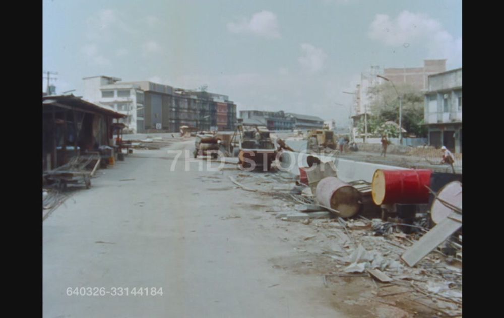 การก่อสร้าง สะพานสมเด็จพระเจ้าตากสิน หรือ สะพานสาทร ในปี 2525